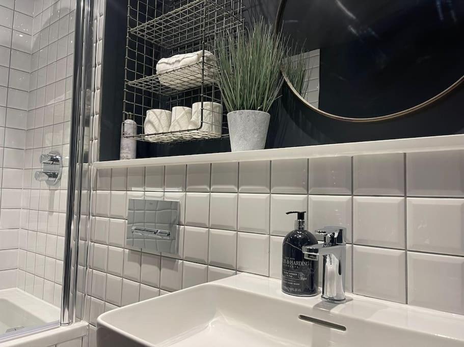 Trendy Apartment In Cardiff Free Parking Εξωτερικό φωτογραφία